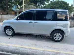 Toyota Sienta 2005 Silver