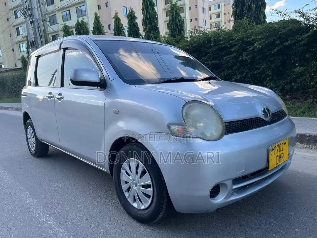 Toyota Sienta 2005 Silver
