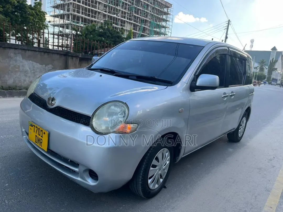 Toyota Sienta 2005 Silver