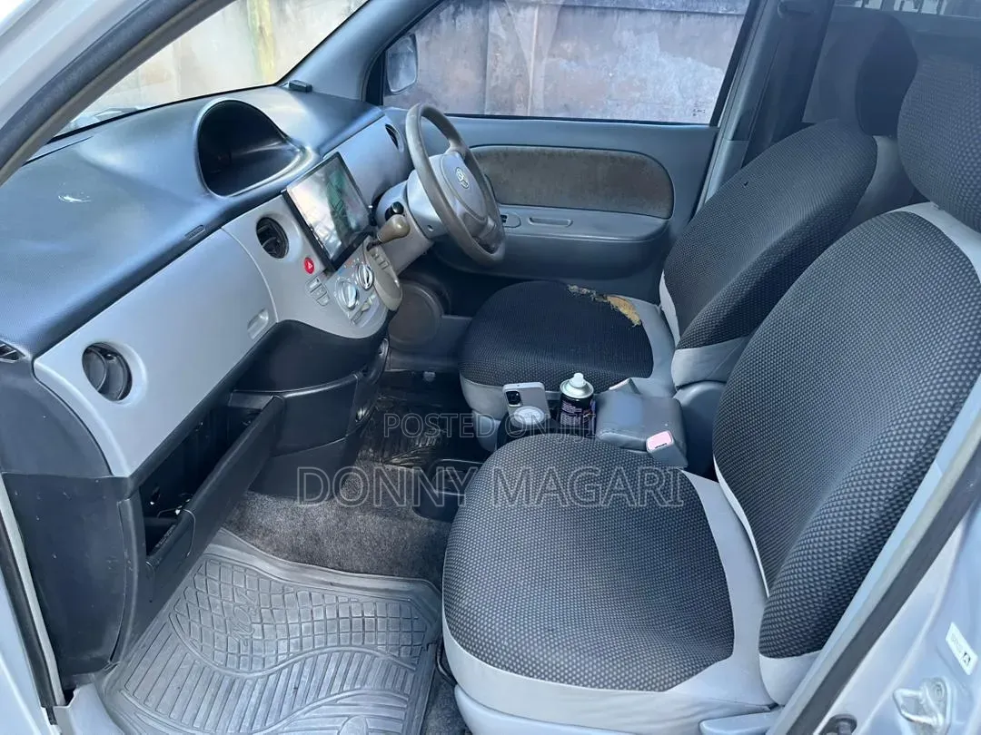 Toyota Sienta 2005 Silver