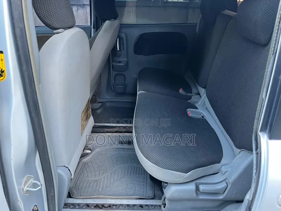 Toyota Sienta 2005 Silver