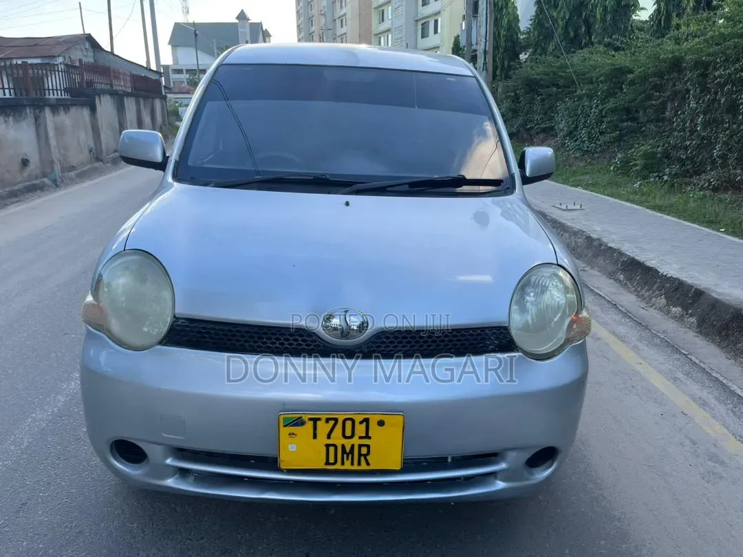 Toyota Sienta 2005 Silver