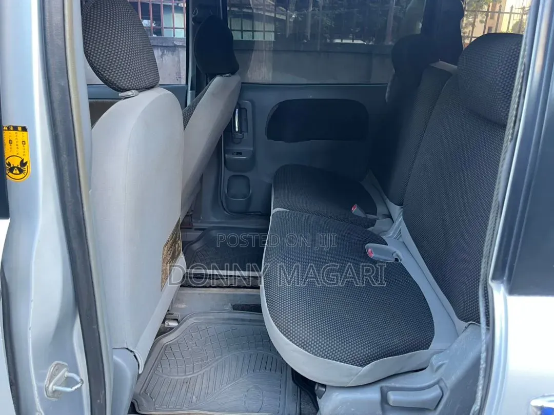 Toyota Sienta 2005 Silver