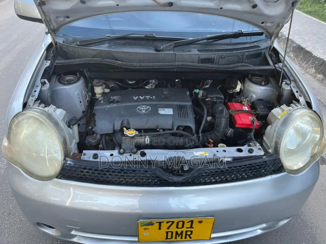Toyota Sienta 2005 Silver