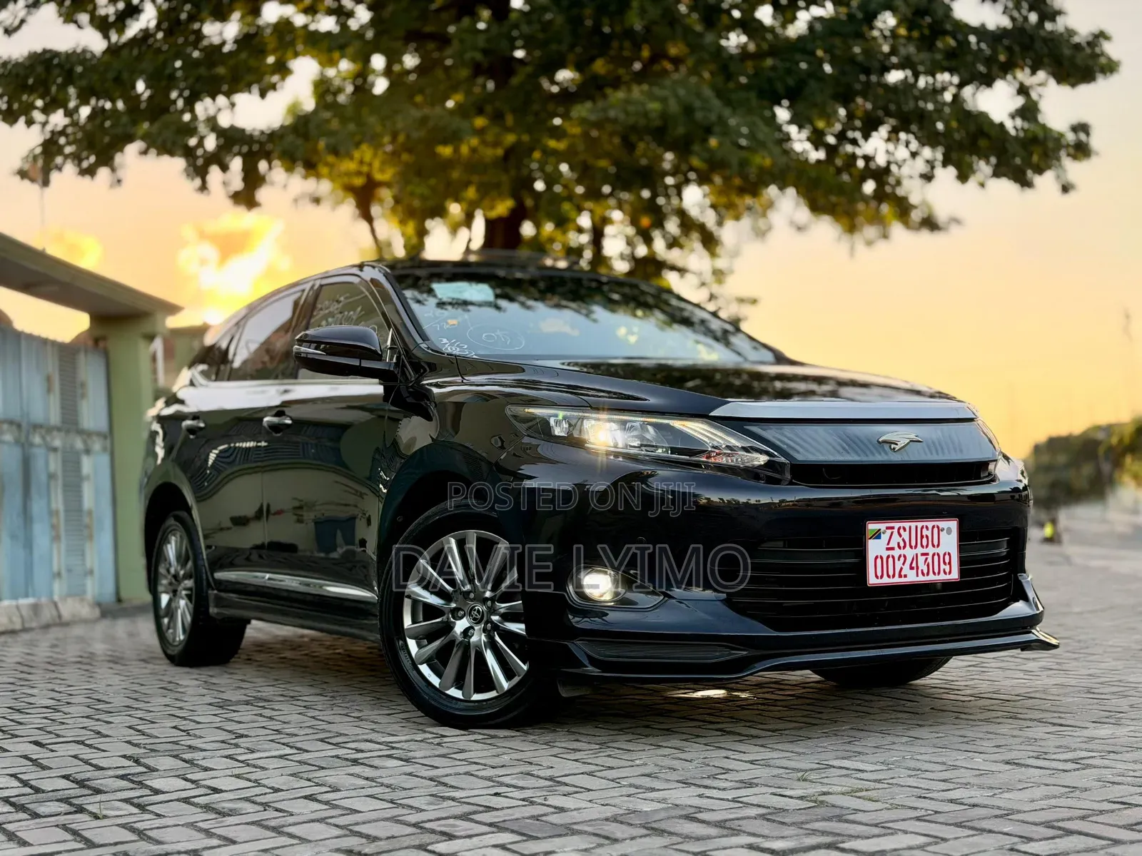 Toyota Harrier 2.0 2016 Ivory