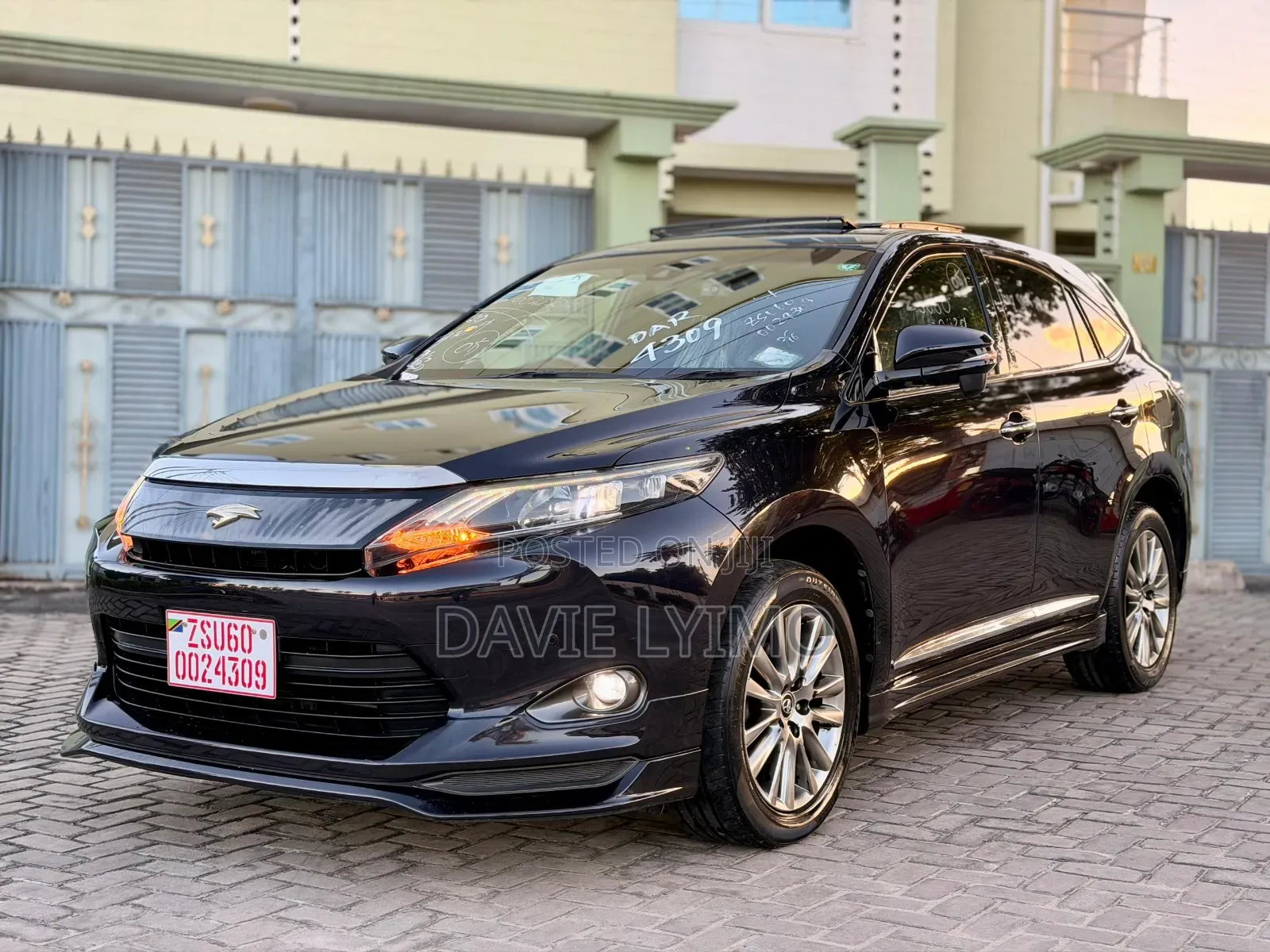 Toyota Harrier 2.0 2016 Ivory
