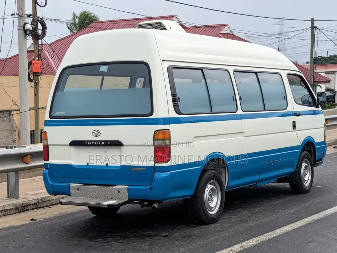 Toyota HiAce 2005