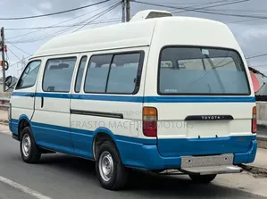 Toyota HiAce 2005