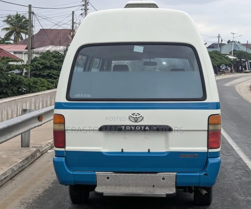 Toyota HiAce 2005