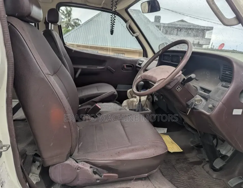 Toyota HiAce 2005