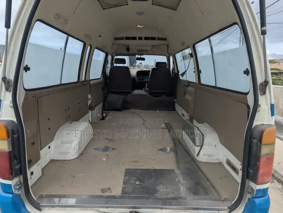 Toyota HiAce 2005