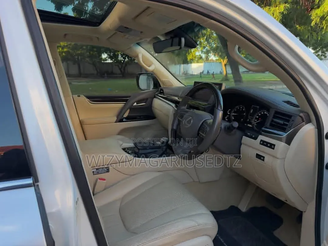 Lexus LX 570 AWD 2018 Beige