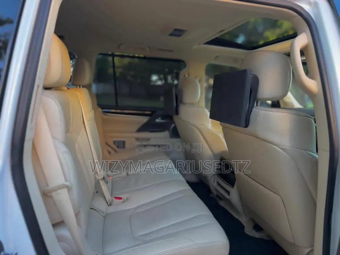 Lexus LX 570 AWD 2018 Beige