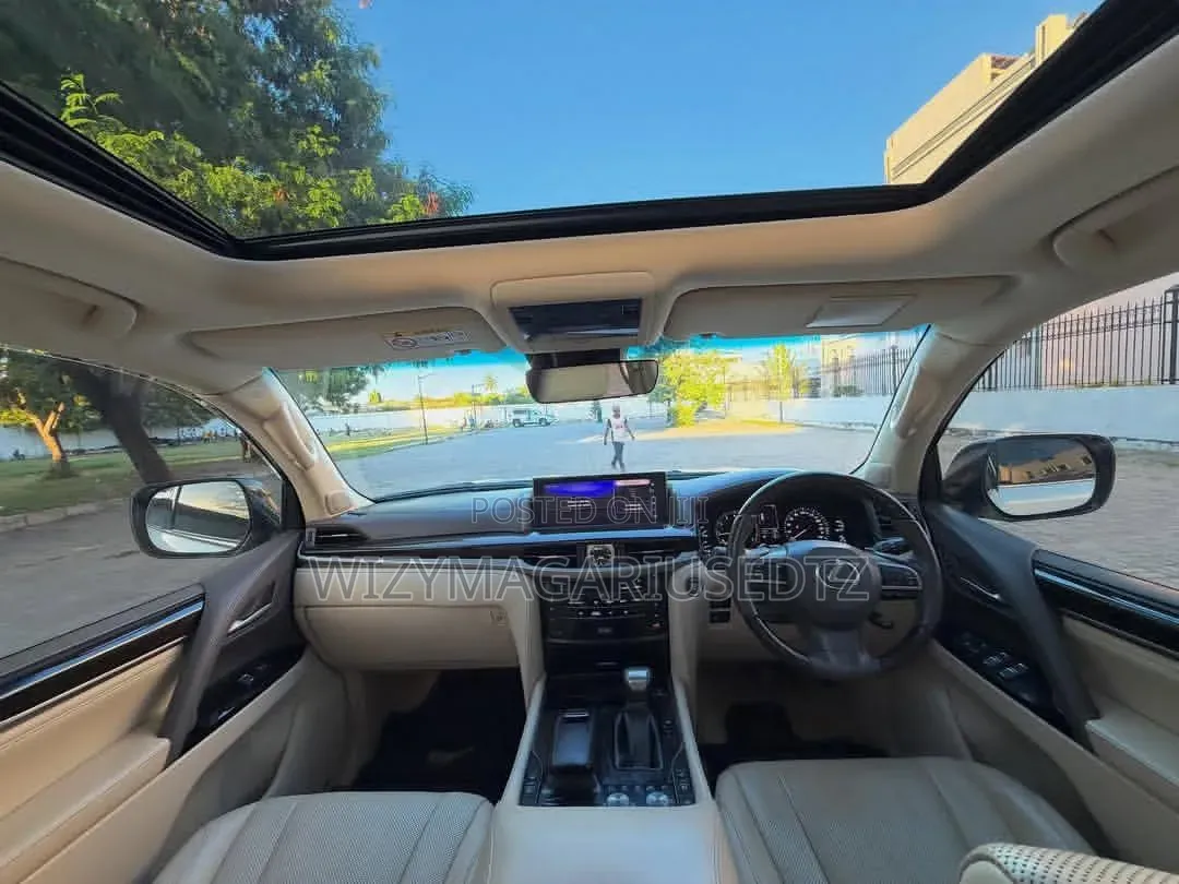 Lexus LX 570 AWD 2018 Beige