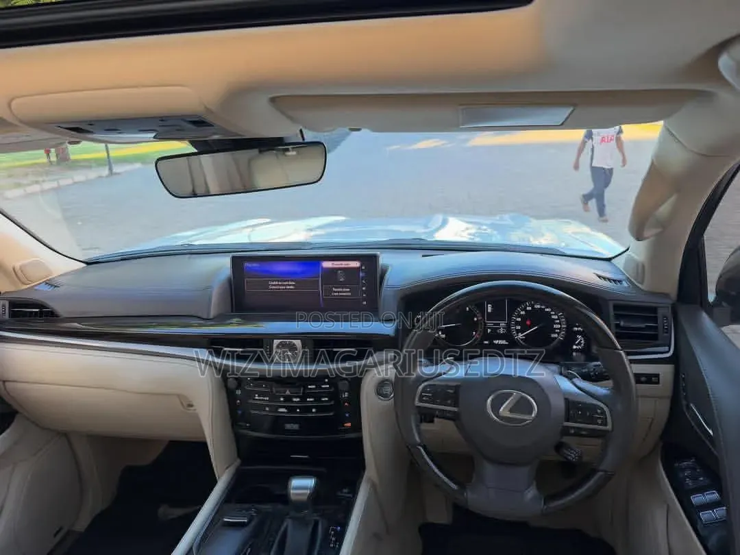 Lexus LX 570 AWD 2018 Beige