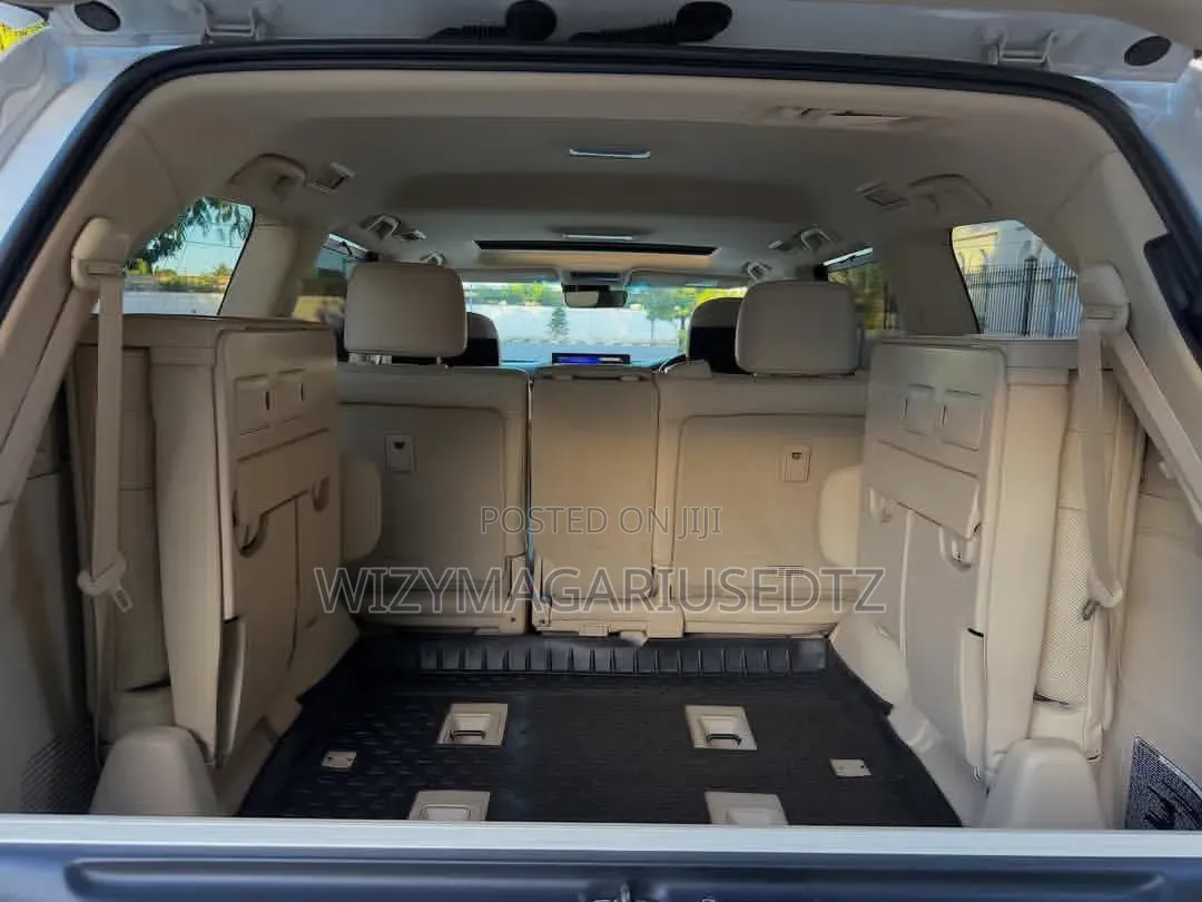 Lexus LX 570 AWD 2018 Beige