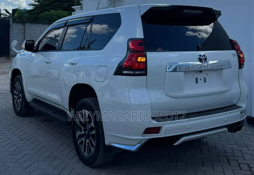 Toyota Land Cruiser Prado 2021 Off white