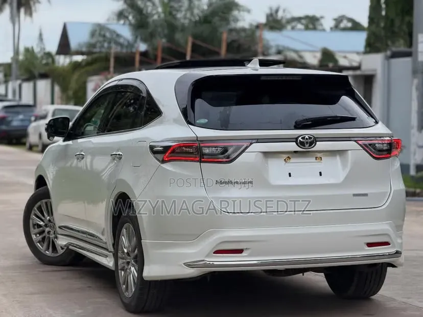 Toyota Harrier 2.0 2017 Off white