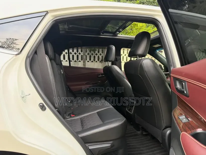 Toyota Harrier 2.0 2017 Off white
