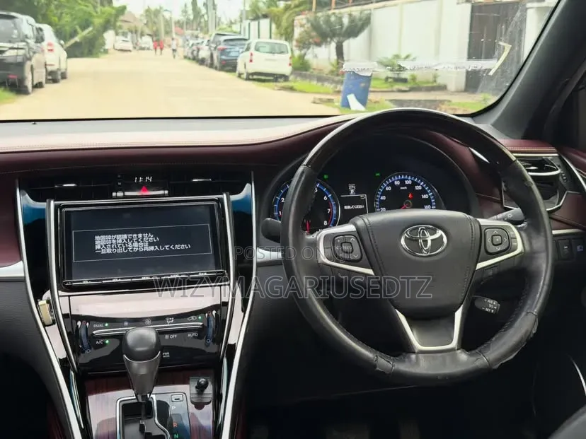 Toyota Harrier 2.0 2017 Off white