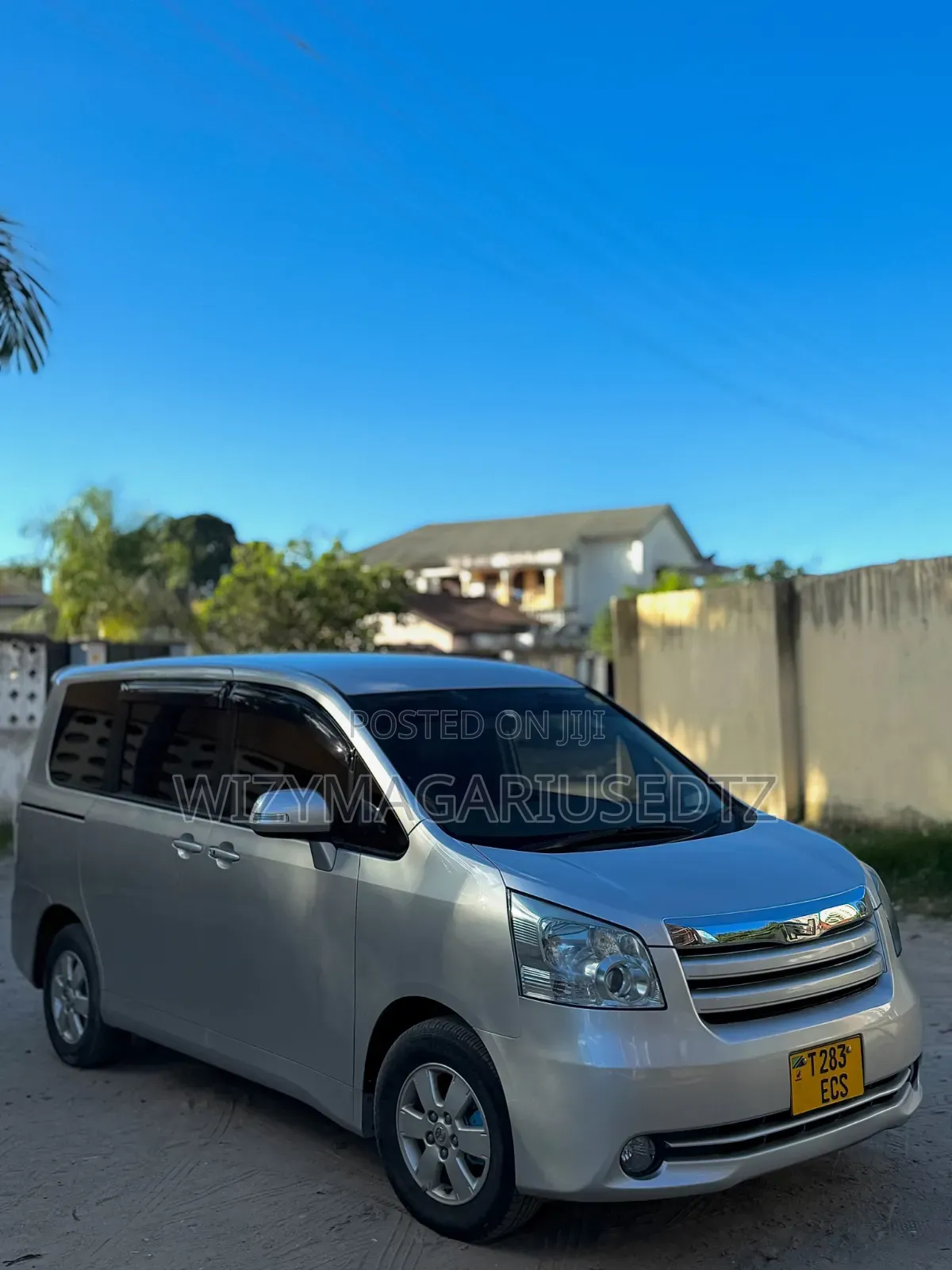 Toyota Noah 2009 Silver