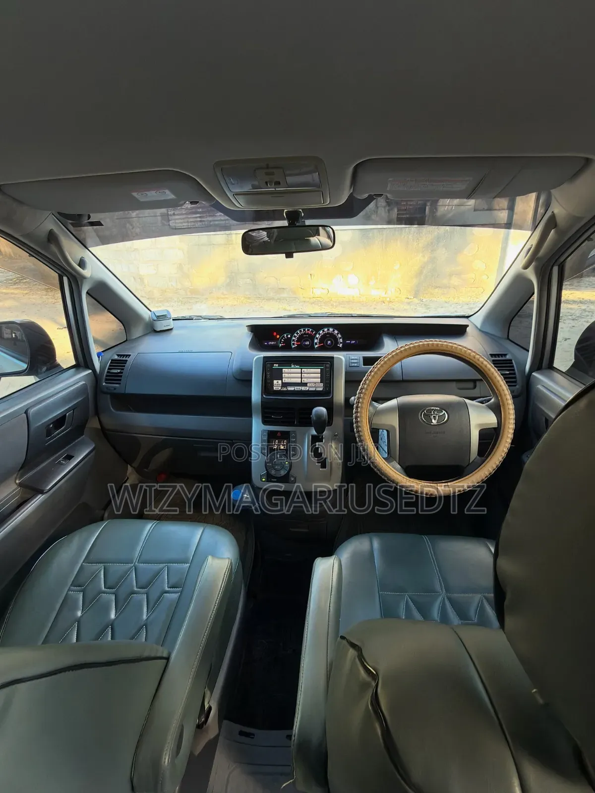 Toyota Noah 2009 Silver