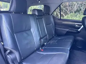 Toyota Fortuner 2023 Silver