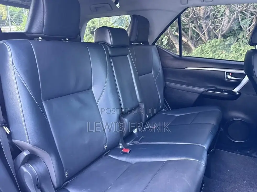 Toyota Fortuner 2023 Silver