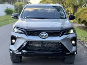 Toyota Fortuner 2023 Silver
