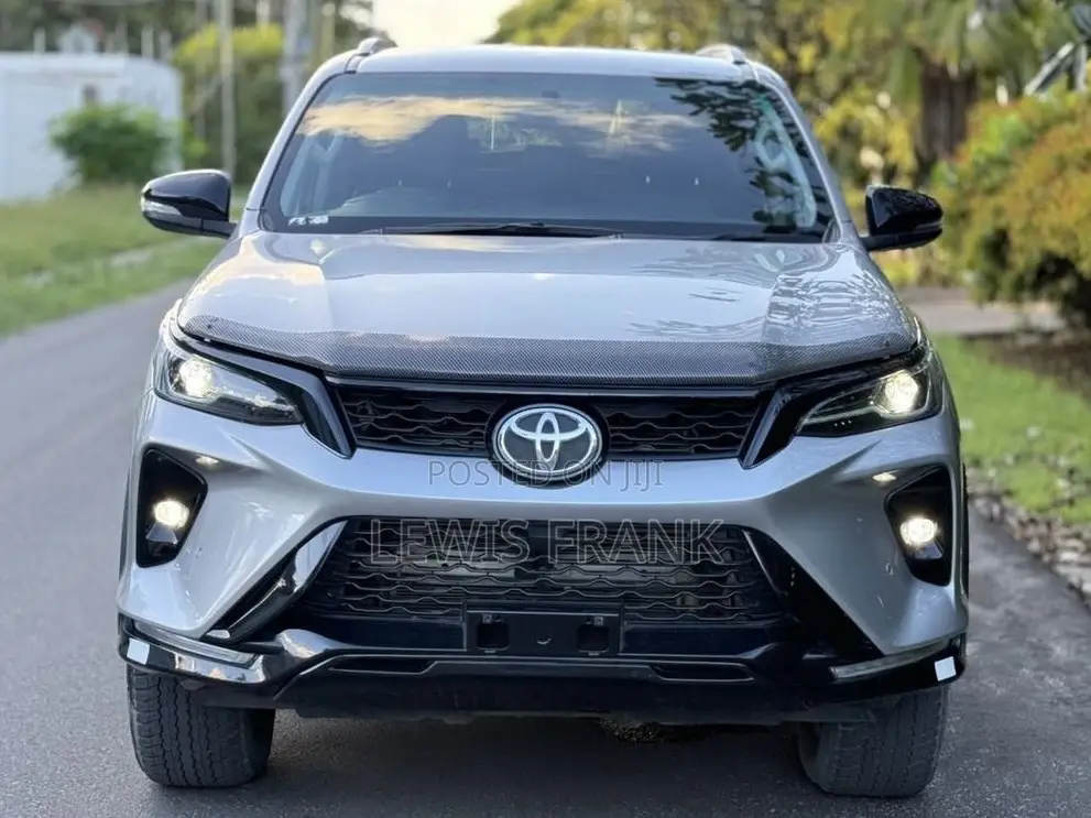 Toyota Fortuner 2023 Silver