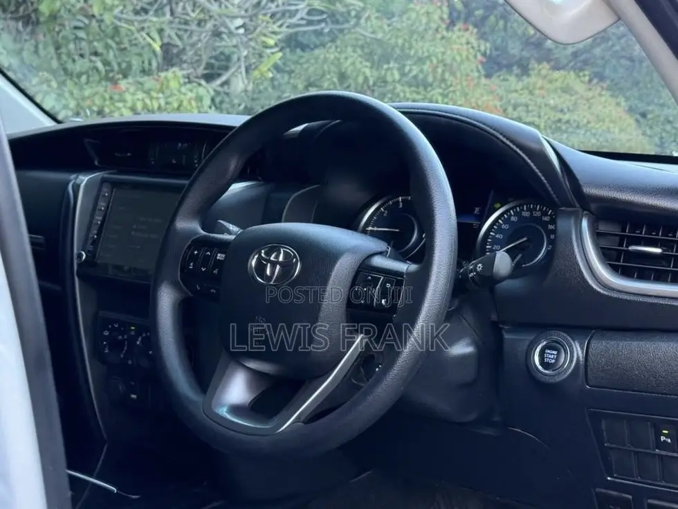 Toyota Fortuner 2023 Silver