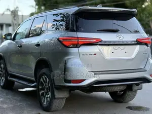 Toyota Fortuner 2023 Silver