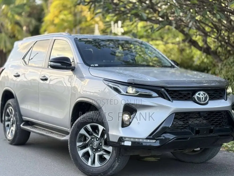 Toyota Fortuner 2023 Silver
