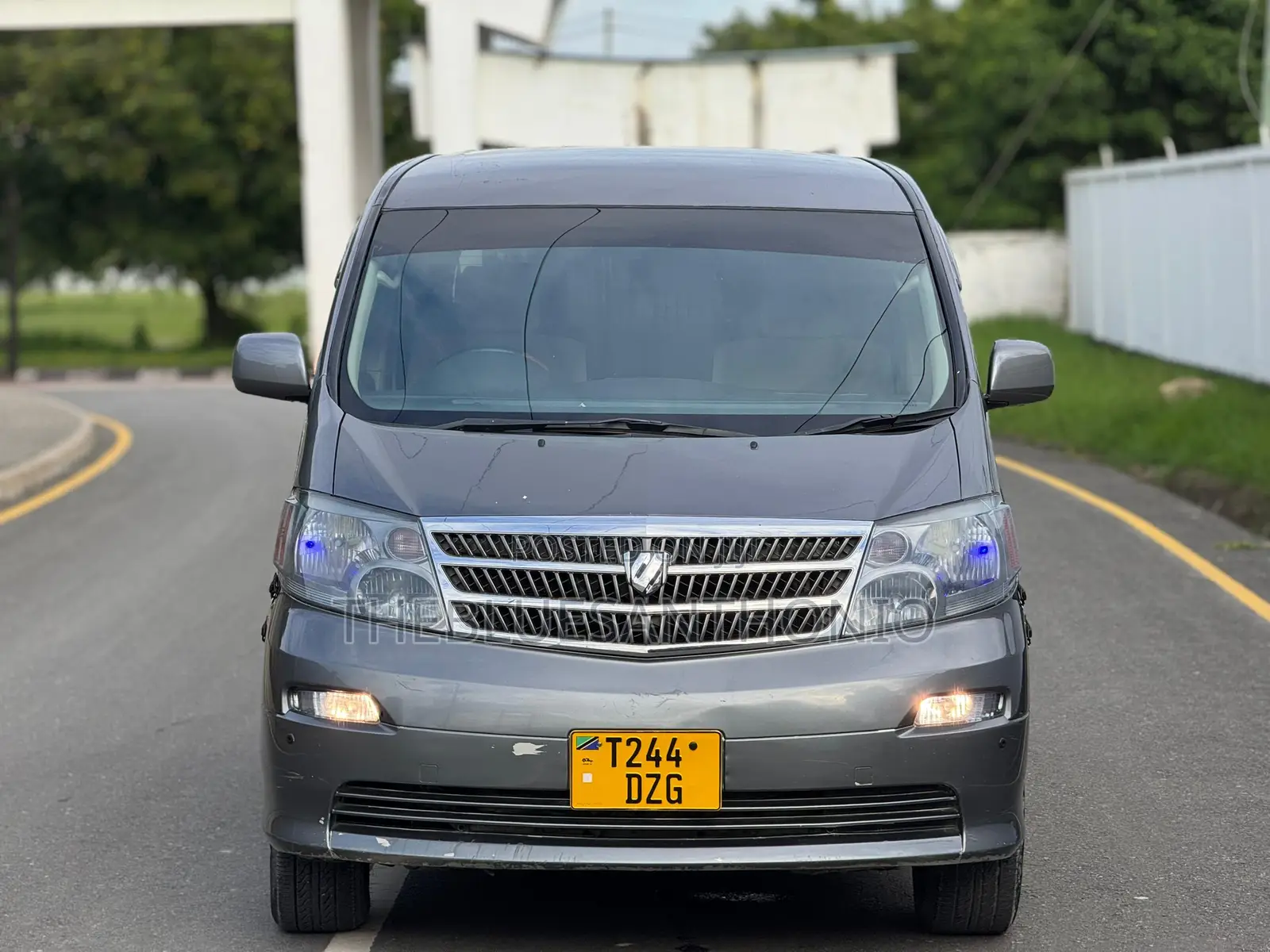 Toyota Alphard 2005 Gray