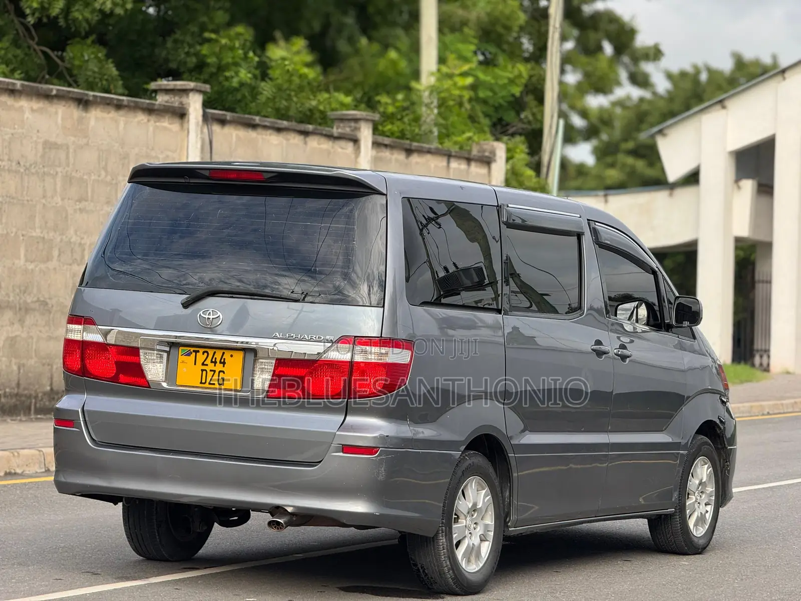 Toyota Alphard 2005 Gray