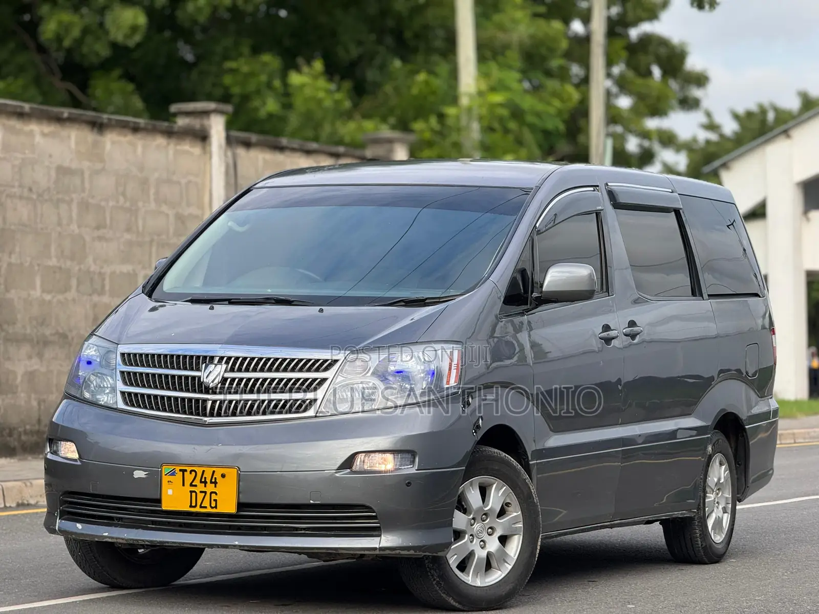 Toyota Alphard 2005 Gray