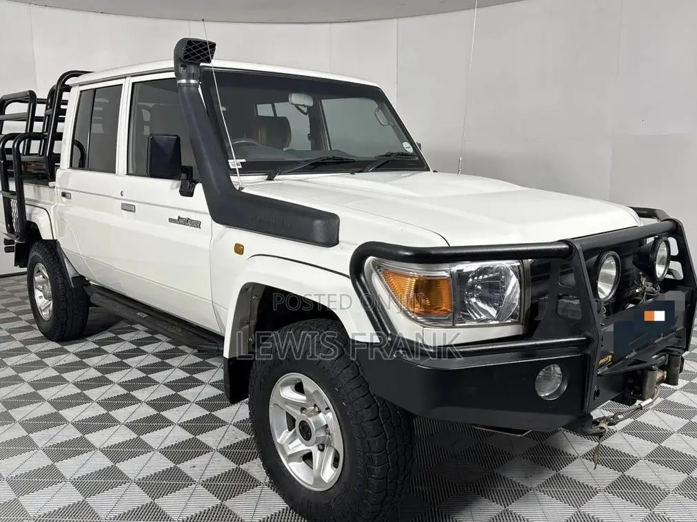 Toyota Land Cruiser 2016 White