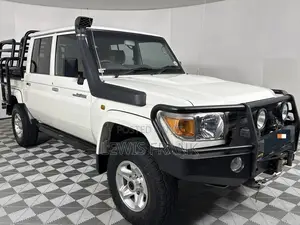 Toyota Land Cruiser 2016 White