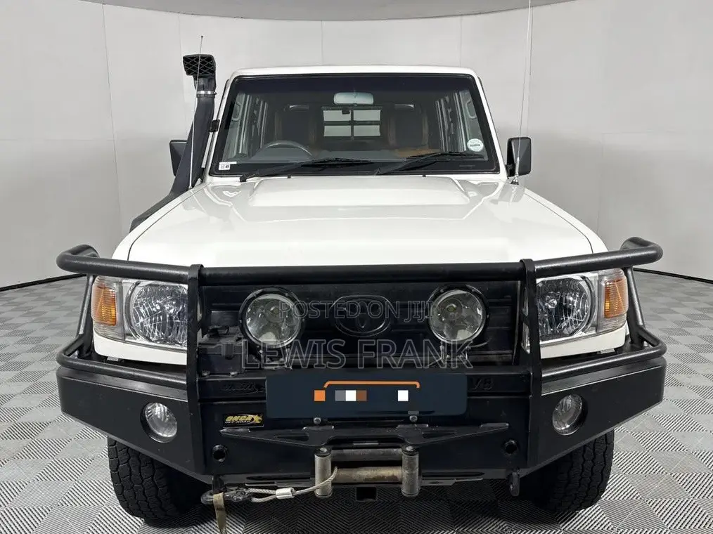Toyota Land Cruiser 2016 White