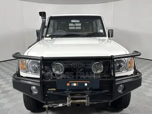 Toyota Land Cruiser 2016 White