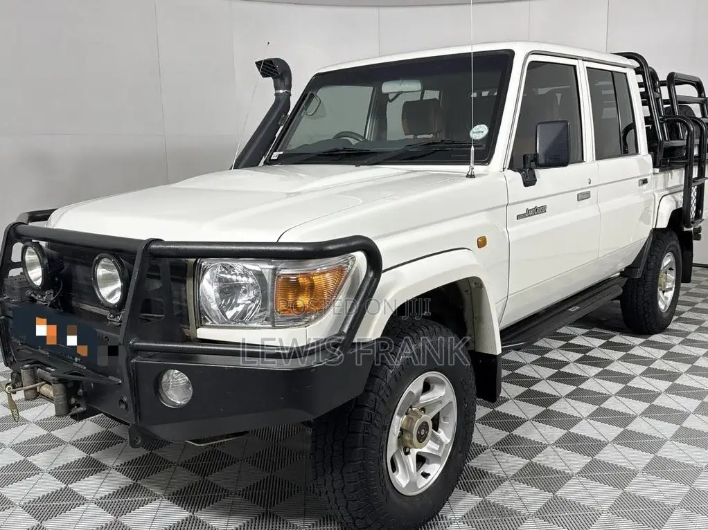 Toyota Land Cruiser 2016 White