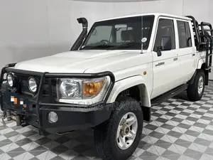 Toyota Land Cruiser 2016 White
