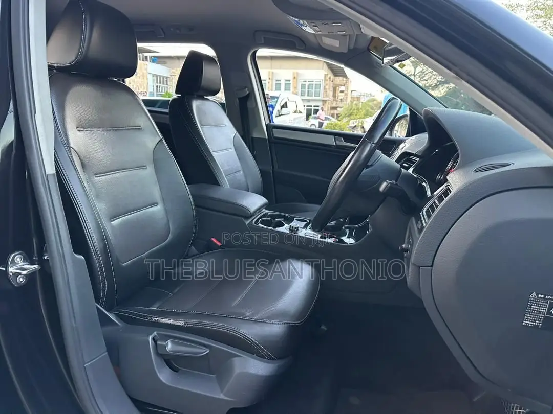 Volkswagen Touareg 2011 Black