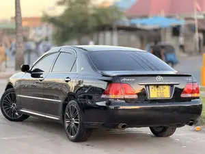 Toyota Crown Royale 2005 Black