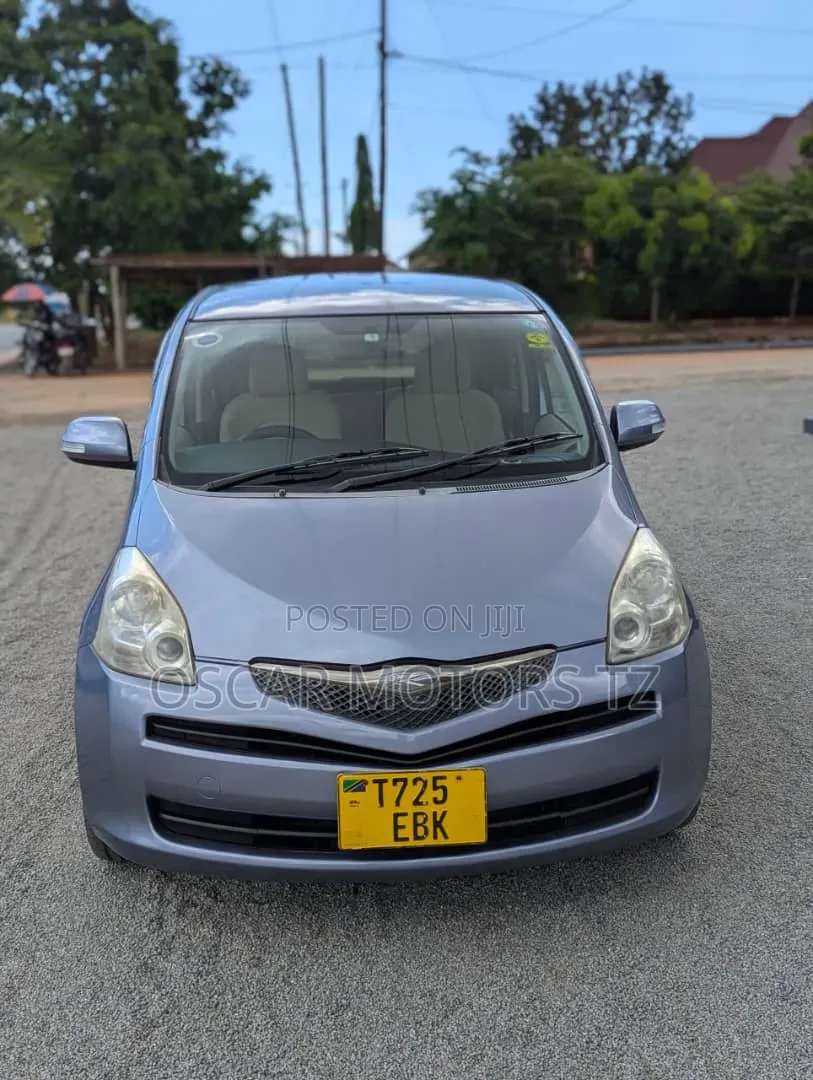 Toyota Ractis 1.3 FWD 2008 Gray