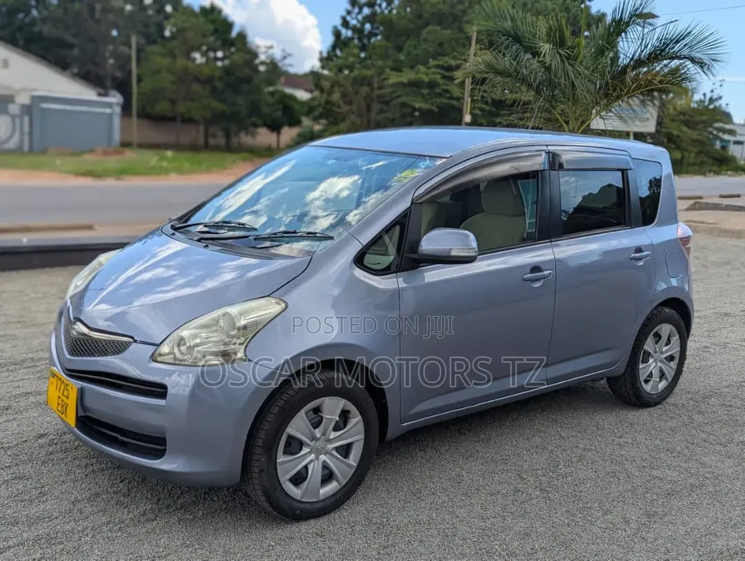 Toyota Ractis 1.3 FWD 2008 Gray