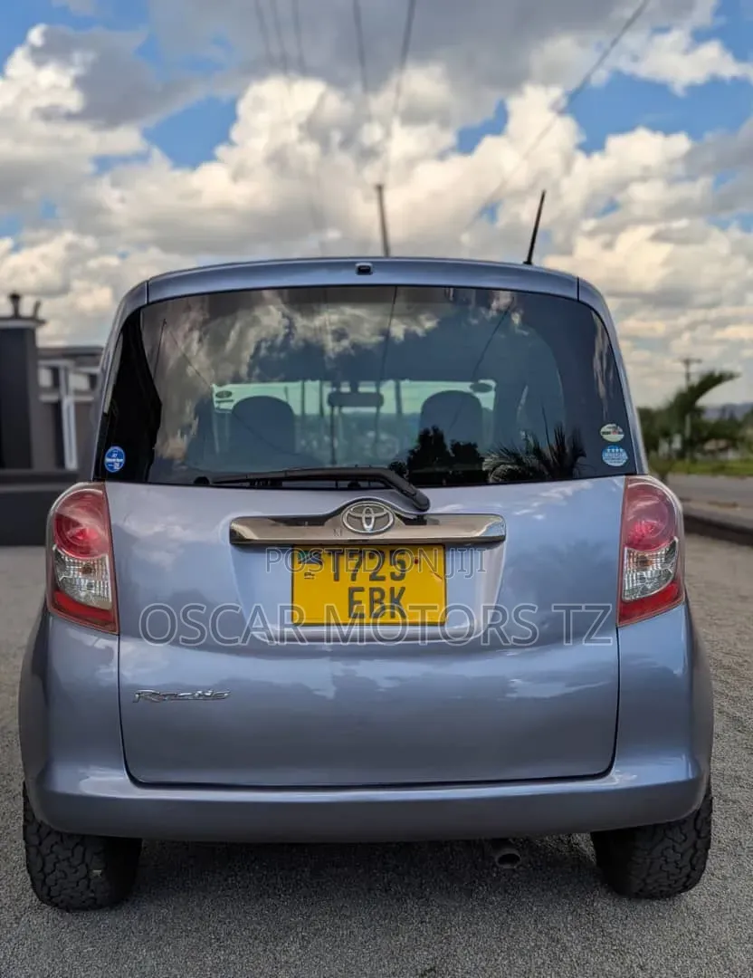 Toyota Ractis 1.3 FWD 2008 Gray