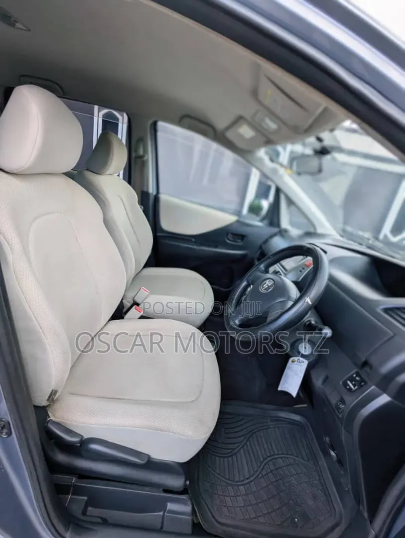 Toyota Ractis 1.3 FWD 2008 Gray