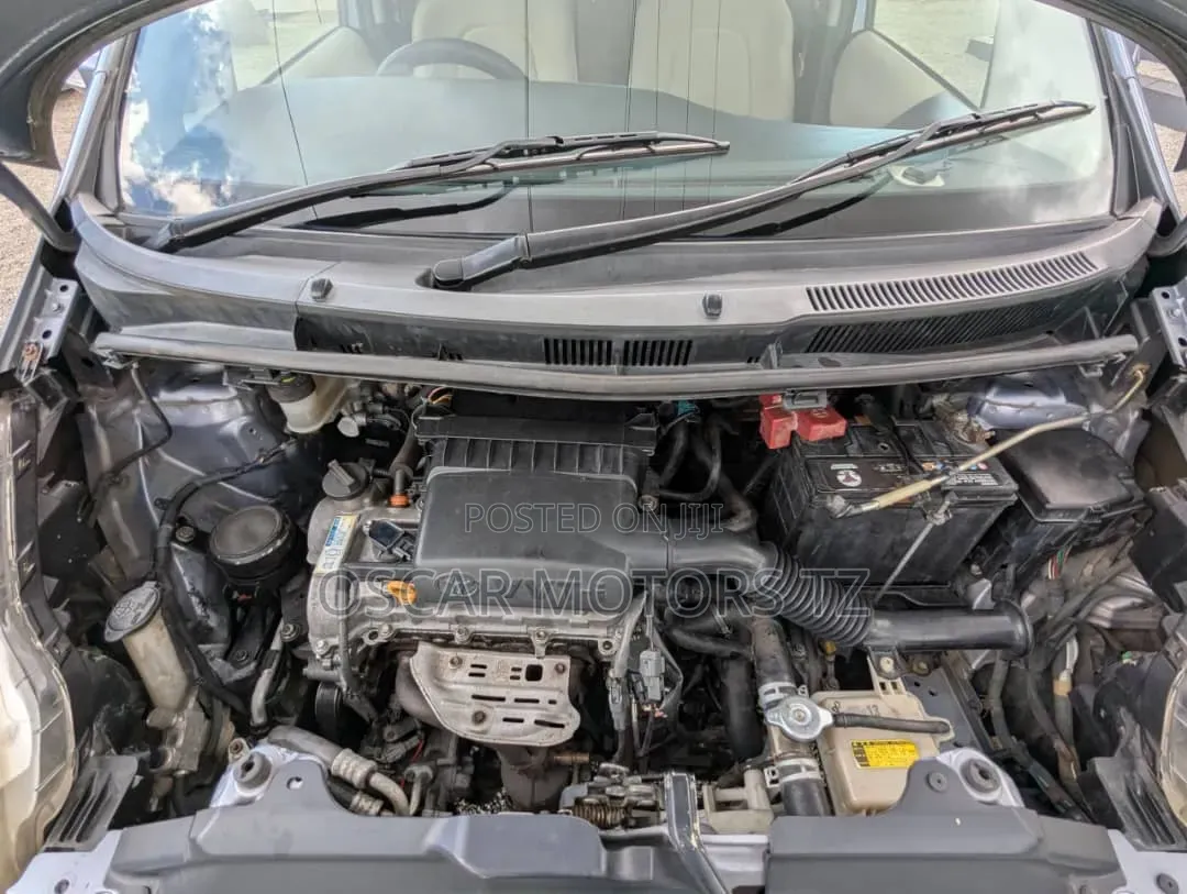 Toyota Ractis 1.3 FWD 2008 Gray