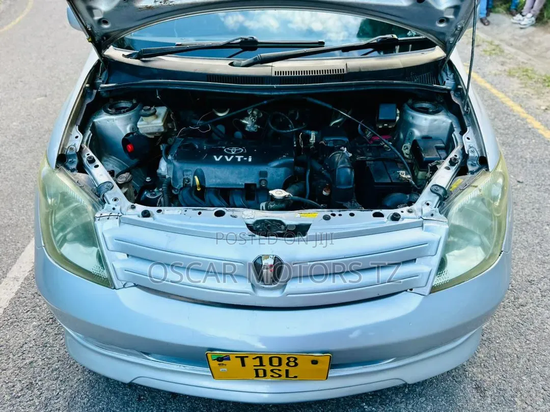 Toyota IST 2006 Silver